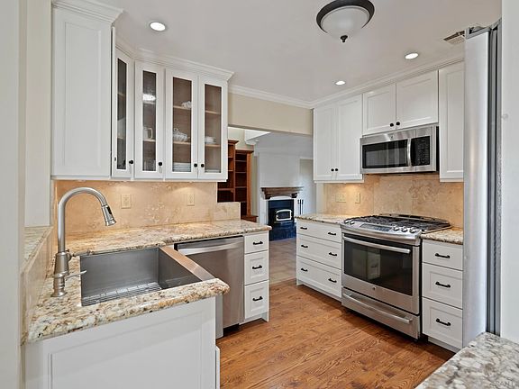 4th image of 3314 Wisteria Dr