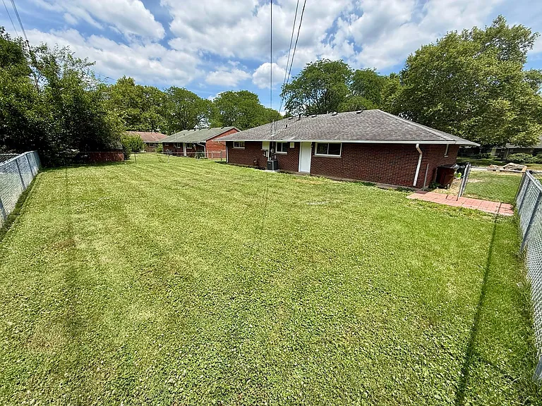 4409 Primrose Ln — Photo 16