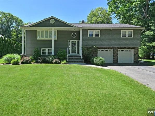 102 Lisa Court, Wyckoff, NJ 07481