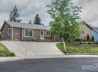 2975 SW Volcano Cir, Redmond, OR 97756