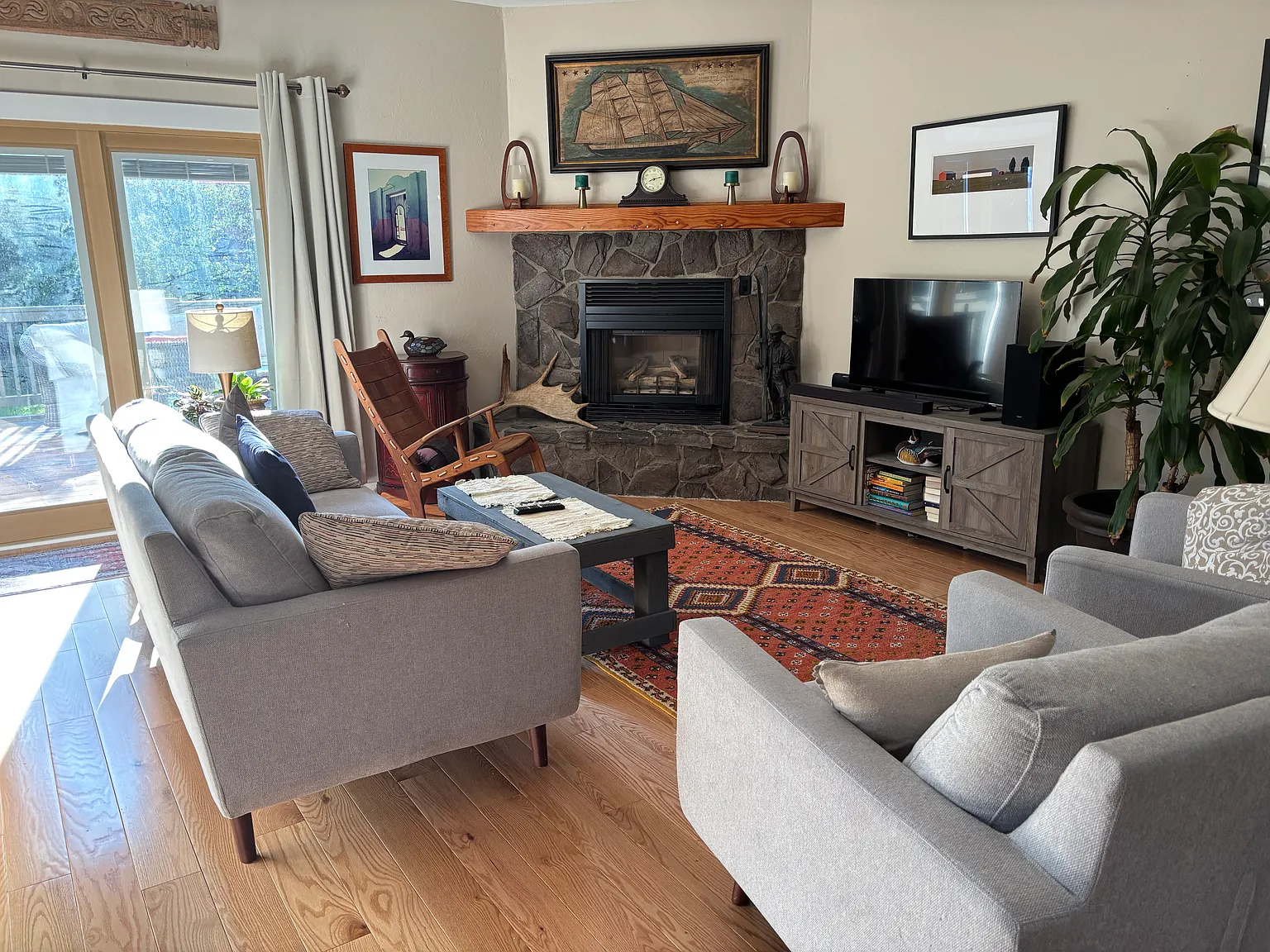 3 bed, 2.5 bath, 2184 sqft, $5,800 — Photo 2