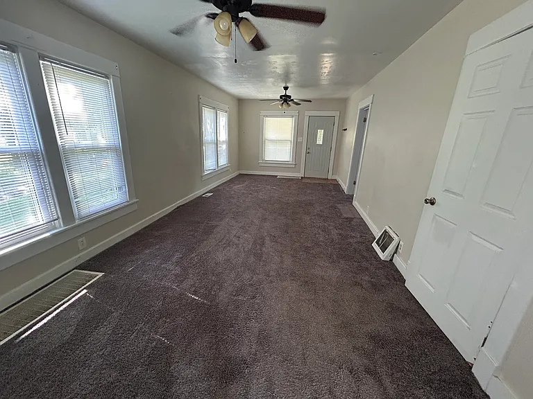 1231 Davis Ave — Photo 8