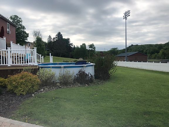 5th image of 198 Wellsville St