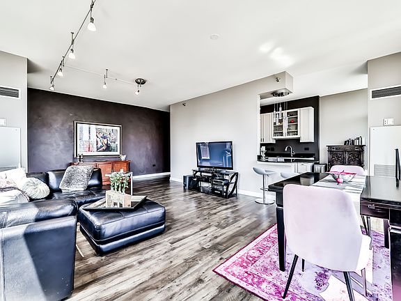 3rd image of 1335 S Prairie Ave Unit 606