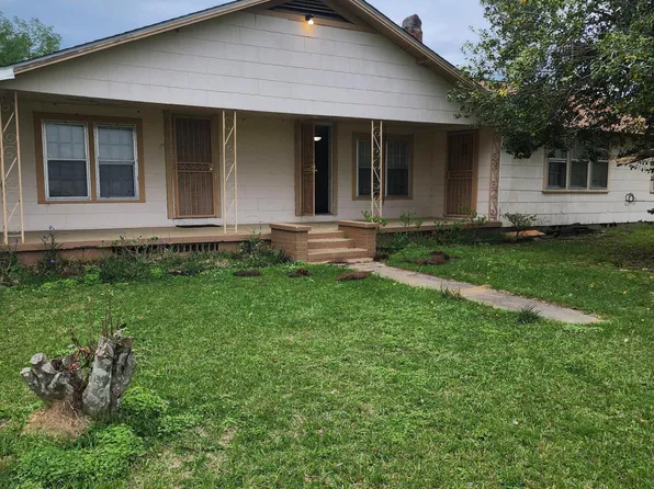 939 Salem School Rd, Collins, MS 39428