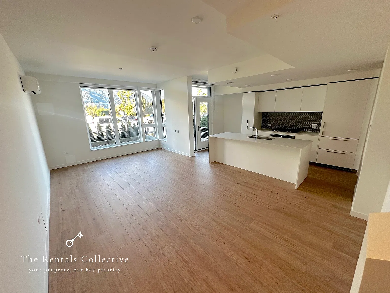 2 bed, 1207 sqft, $4,180 — Photo 3
