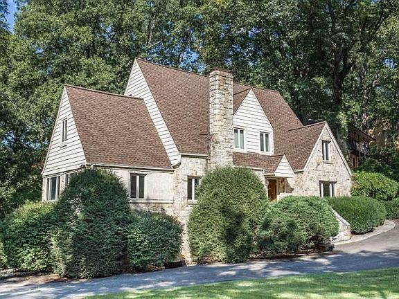 3rd image of 1117 Oakwood Dr SW