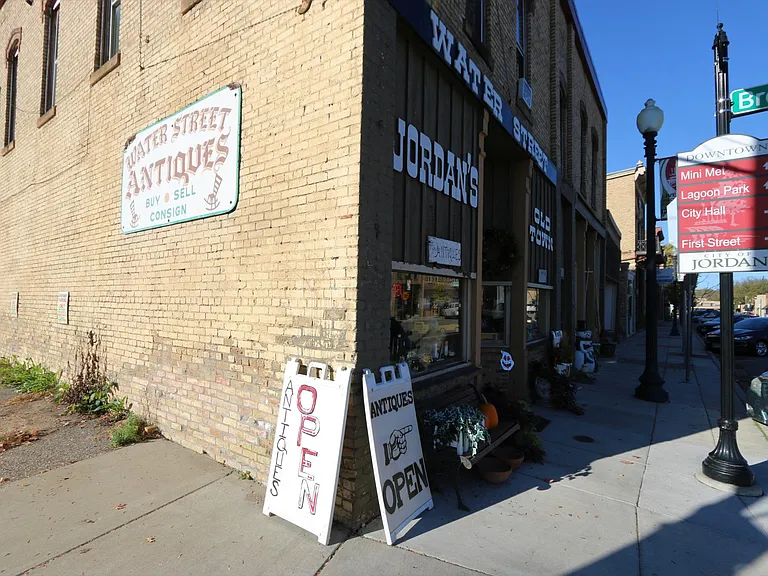 202 Broadway St S #4 — Photo 11