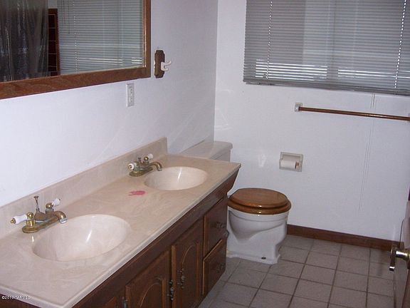 4th image of 932 N Rosemont Blvd