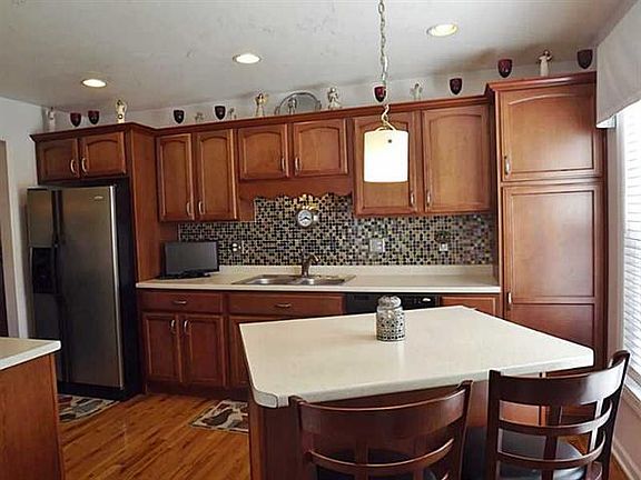 4th image of 135 Creekside Dr