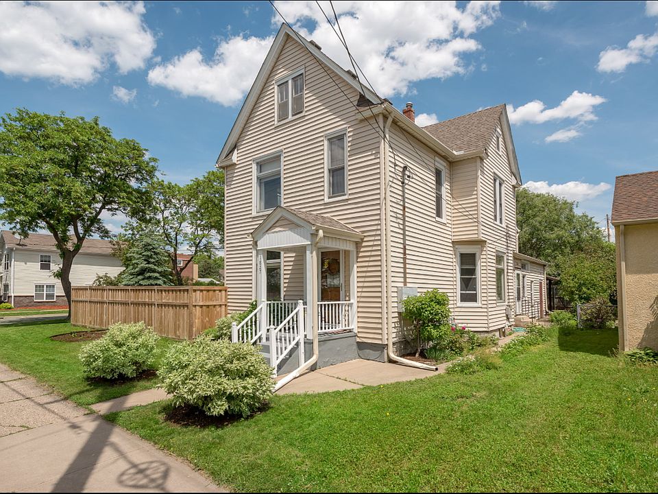 1st image of 1827 2nd St NE