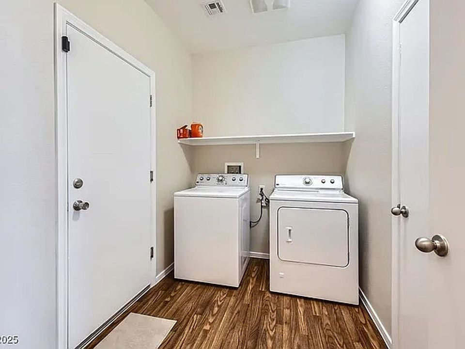 1st image of 184 Crested Creek Ave
