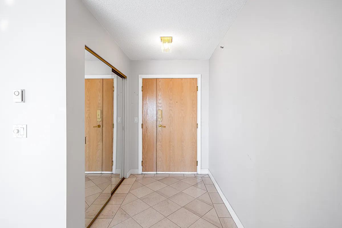 Building Photo - 338 Taylor Way #20C