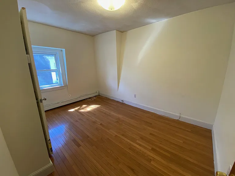 78 Newton St — Photo 12