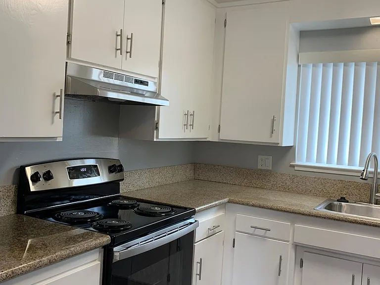 415 Acalanes Apartments — Photo 7