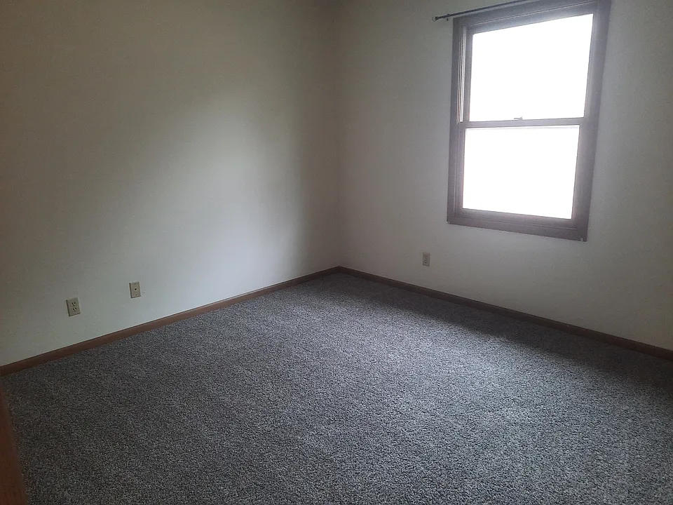 615 W 4th St #2