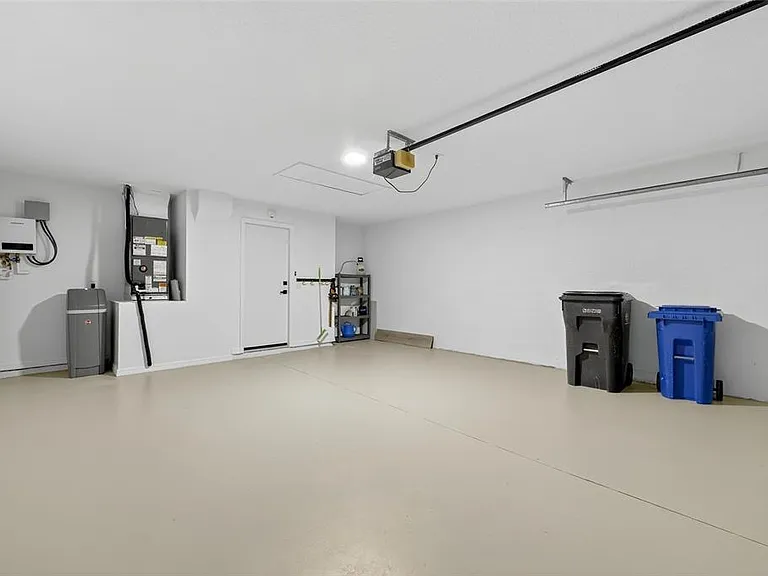 1103 Villeroy Dr — Photo 20