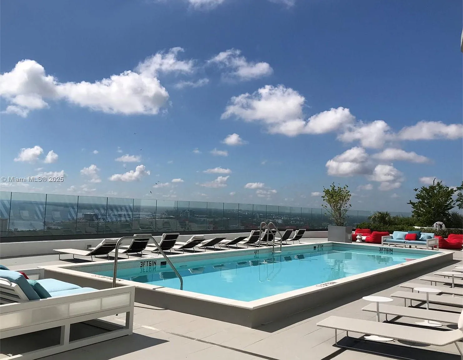 2 bed, 851 sqft, $4,600 — Photo 3
