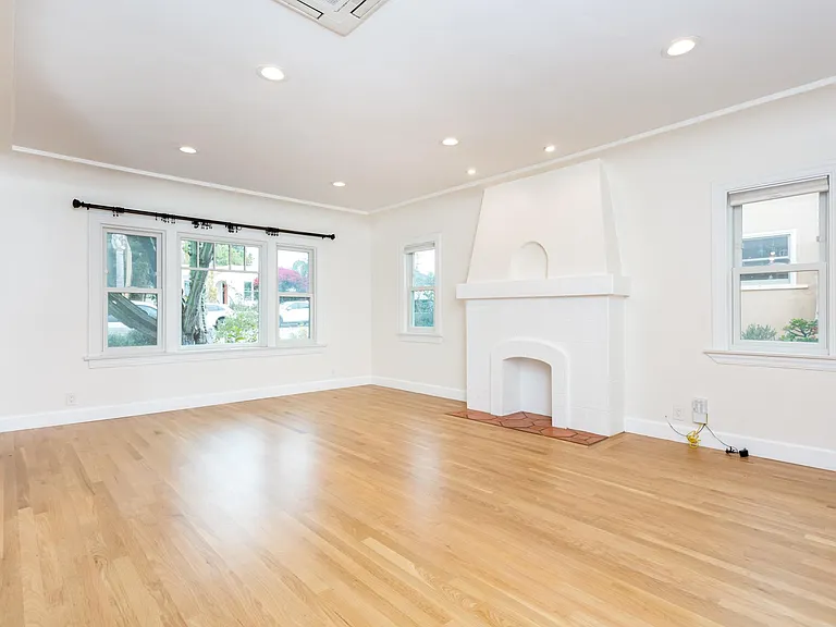 3411 33rd St — Photo 5