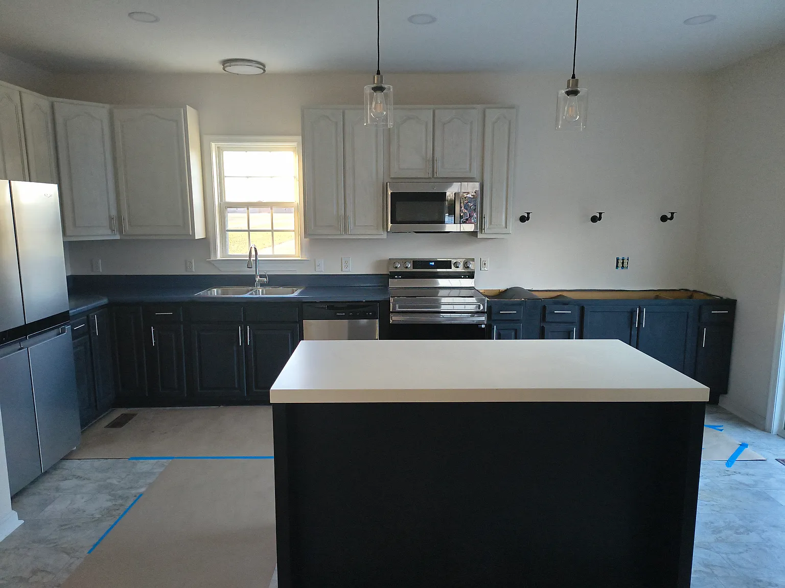 3 bed, 2.5 bath, 2052 sqft, $2,400 — Photo 4