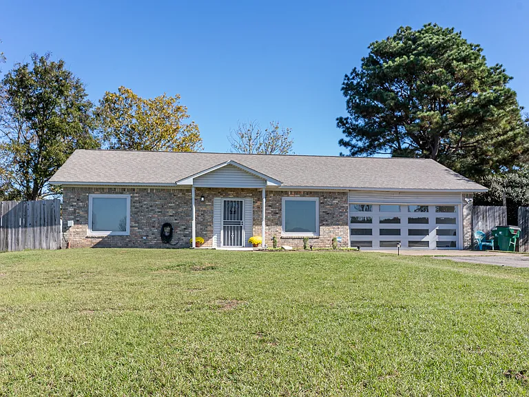 3109 Riviera Dr — Photo 2