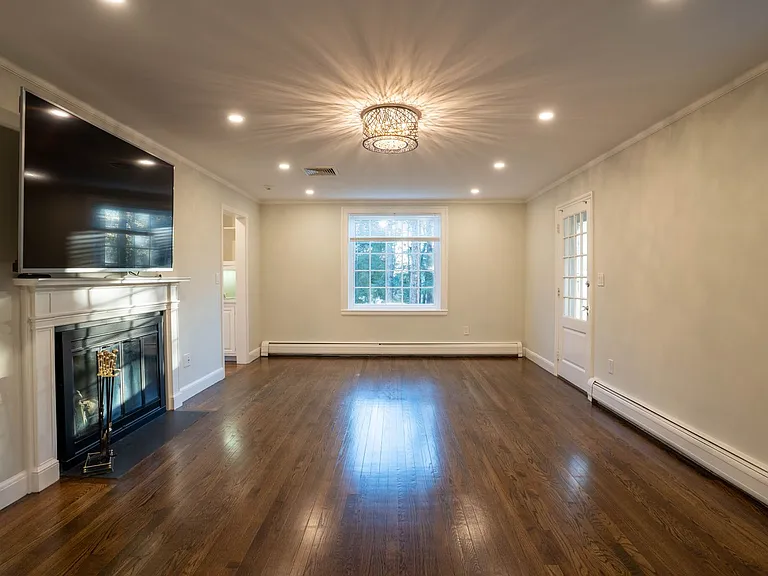 42 Puddingstone Ln — Photo 4