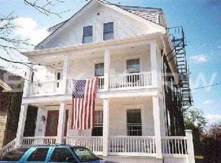 19 Walnut St APT 3, Newport, RI 02840