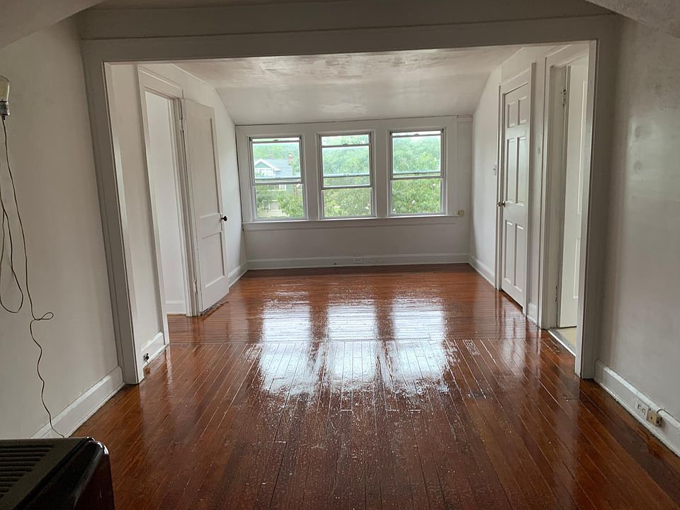 1st image of 13492 Clifton Blvd #3