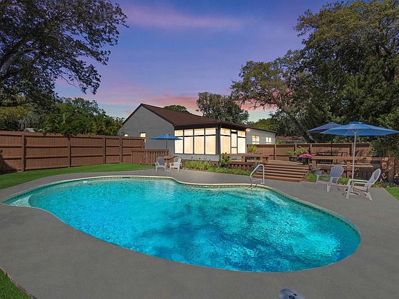 3rd image of 11 Park Terrace Dr