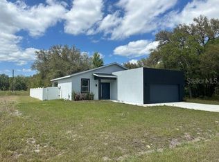 28 Guava Ln, Ocklawaha, FL 32179