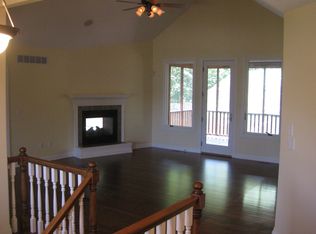 916 Overhill Rd, Manhattan, KS 66503