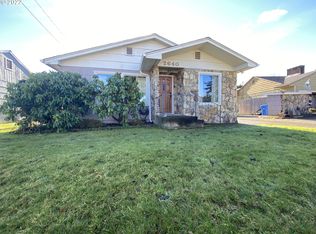 2640 Gardens Ave, Reedsport, OR 97467