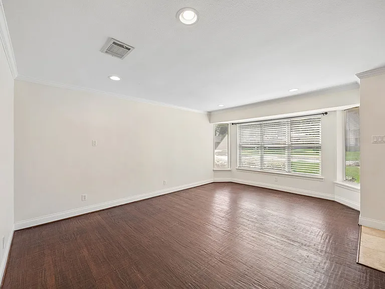 8618 Lockhaven Dr — Photo 4