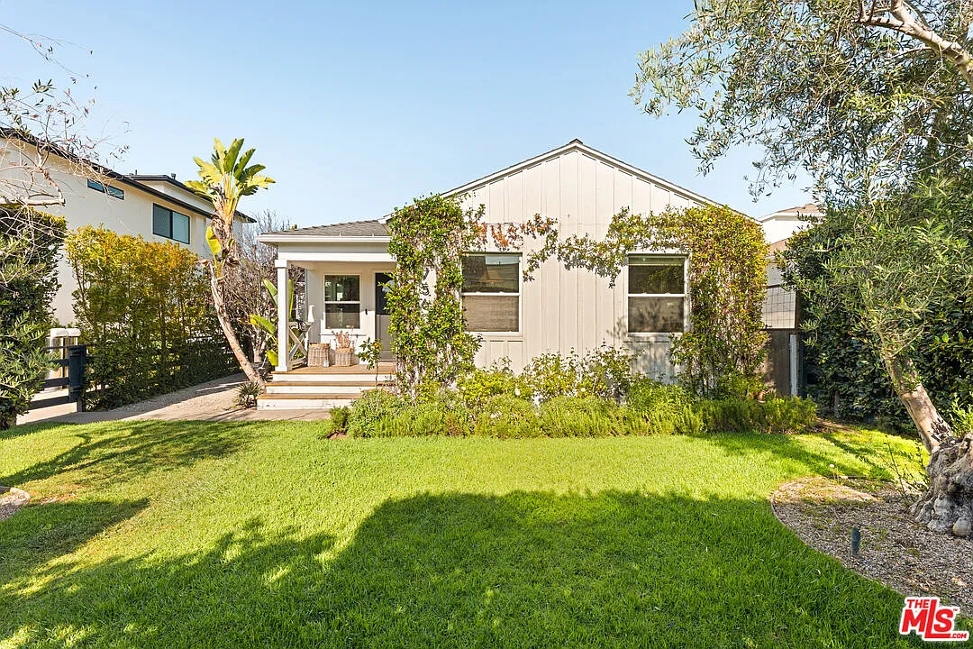 3 bed, 3.0 bath, 1850 sqft, $8,700 — Photo 1