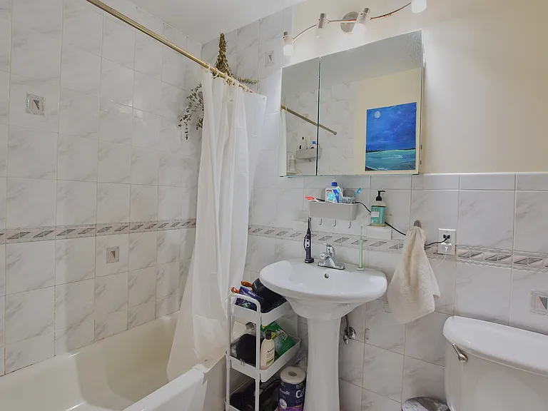 626 Hudson St #2 — Photo 6