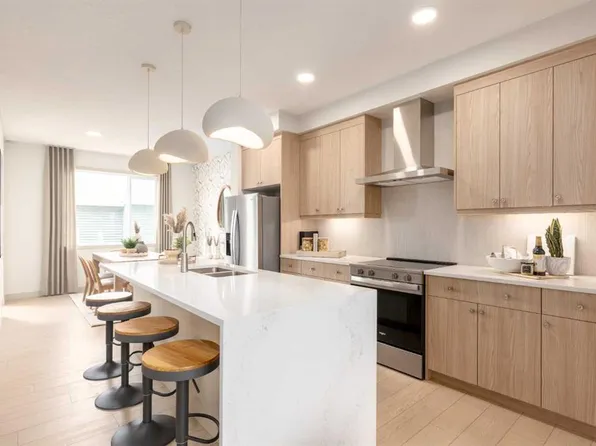 404 W Creekside Dr SW, Calgary, AB T2X 5K4