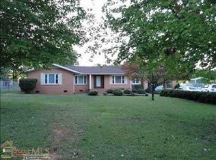 8 Albain Cir, Greenville, SC 29617