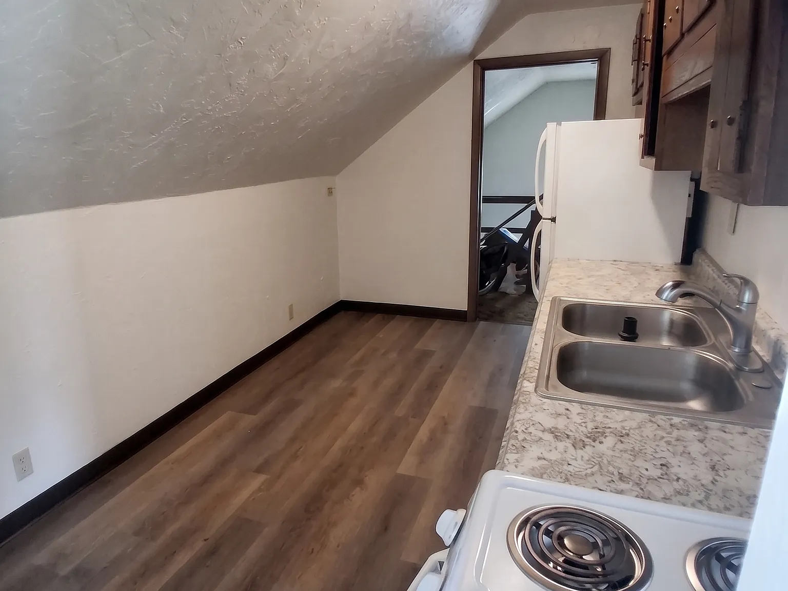 3 bed, 1000 sqft, $900 — Photo 3