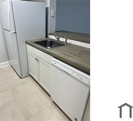 2nd image of 1503 Meadows Cir W #1503