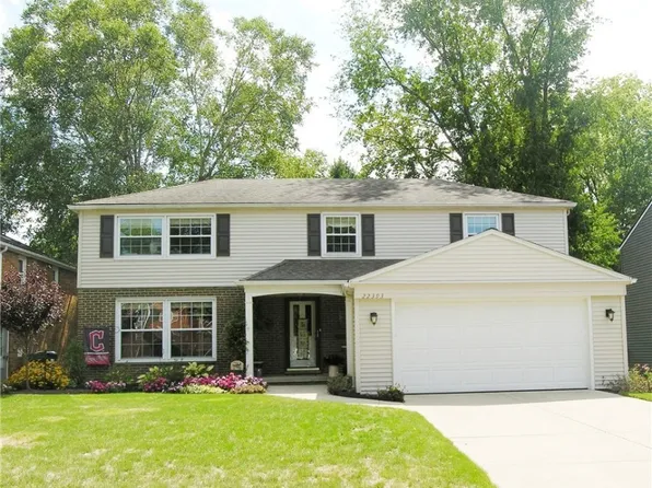 22393 Parkedge Cir, Fairview Park, OH 44126