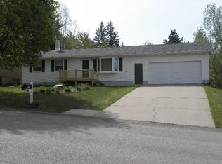 1071 Riverview Dr, Ishpeming, MI 49849