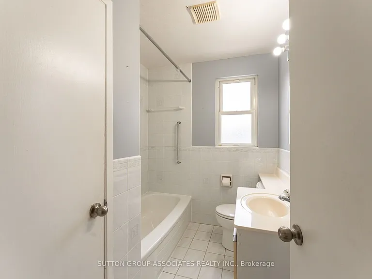 21 Deevale Rd #MAIN FL — Photo 23