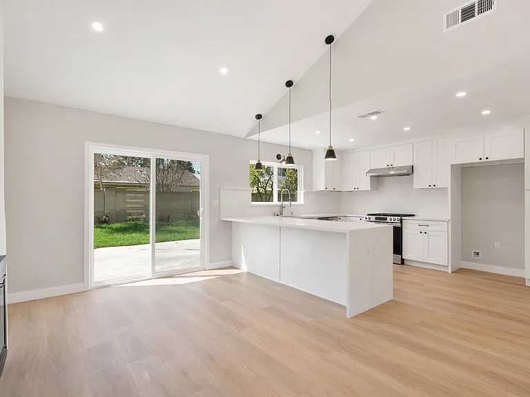 17314 De Groot Pl — Photo 5