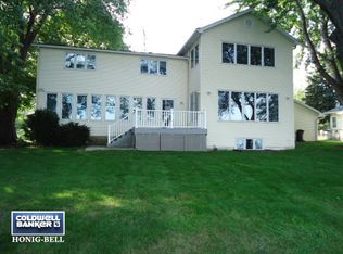 2406 Macarthur Dr, McHenry, IL 60050