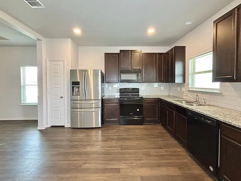 8226 Noble Crst — Photo 4