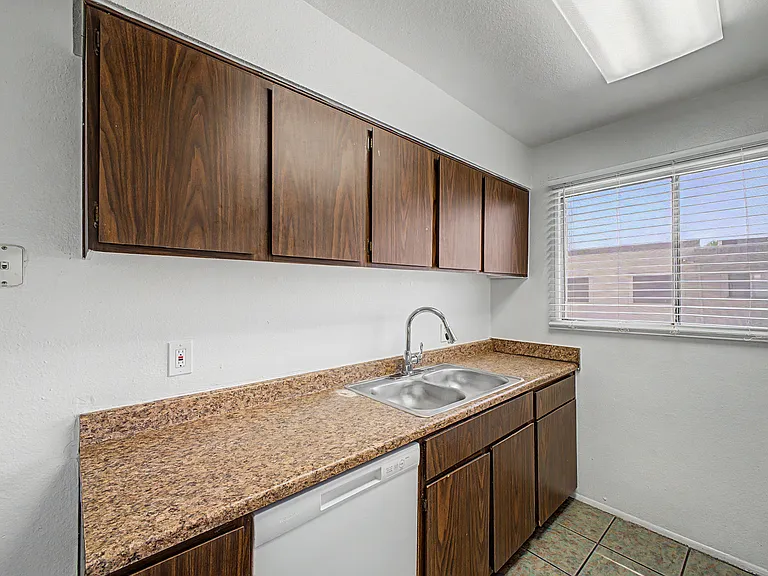 5905 N 48th Ave — Photo 11