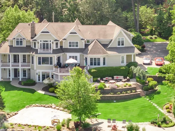 1118 Pines Lake Dr W, Wayne, NJ 07470