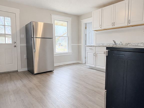 3rd image of 30 Cottage St