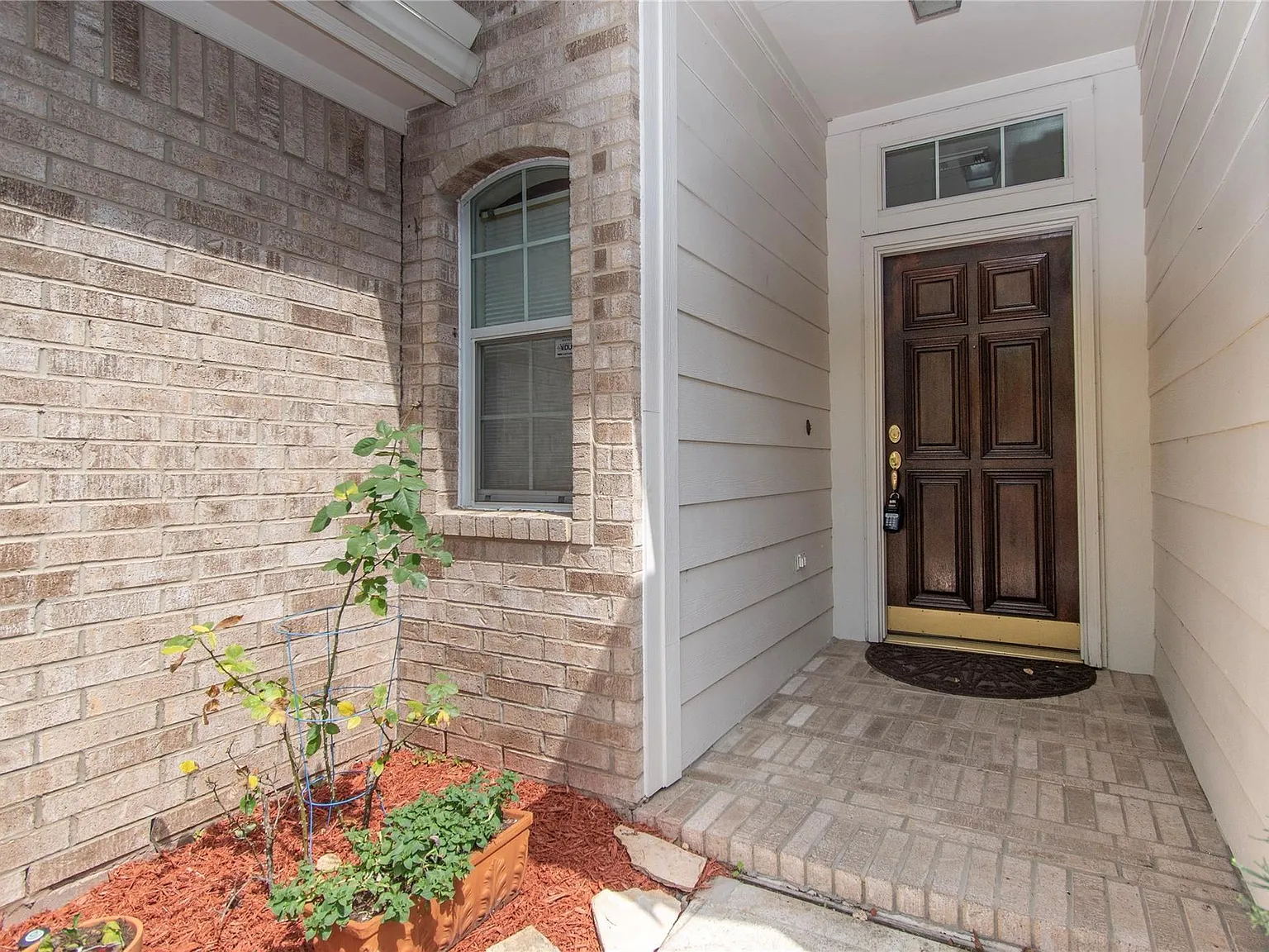 3 bed, 2.0 bath, 1855 sqft, $2,100 — Photo 3