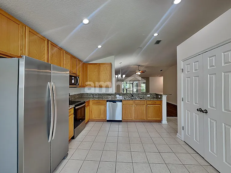 1020 Beckingham Dr — Photo 3